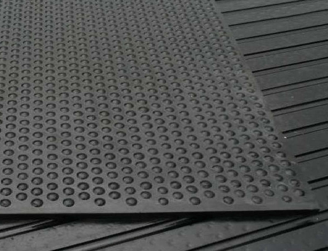 en rubber mat for livestock premises 02