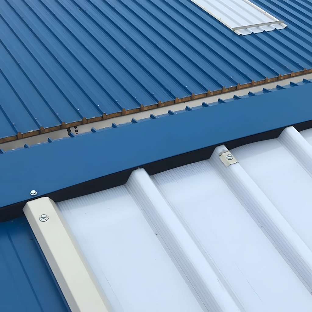Multiwall polycarbonate skylight with safety‑mesh
